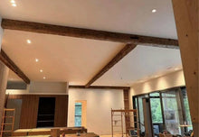 Charger l&#39;image dans la galerie, Poutres équarries à la hache
