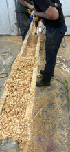 Charger l&#39;image dans la galerie, Poutres équarries à la hache
